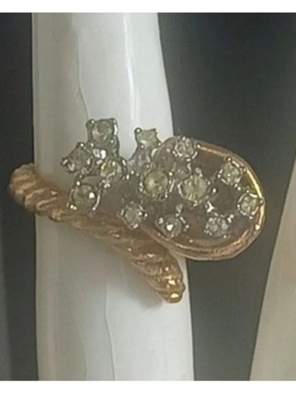 Avon Vintage Gold Tone Cornucopia Rhinestone Cluster Cocktail Ring